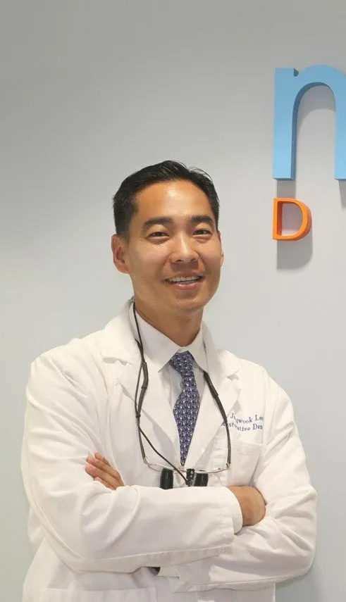 Dentist Dr. Lee (Dr. David Lee)